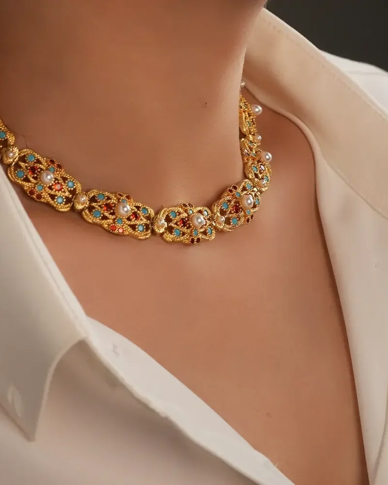 Courtly Style Classic Hollow Vintage Necklace 1