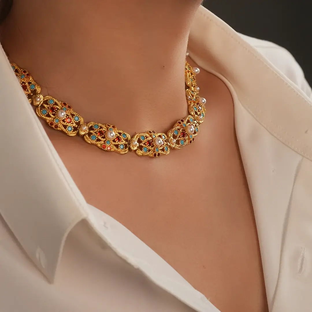 Courtly Style Classic Hollow Vintage Necklace 1