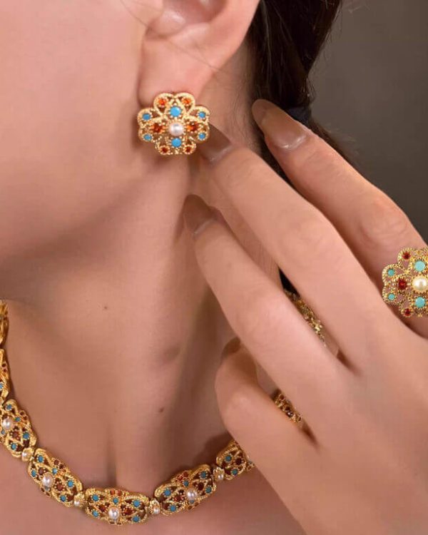 Courtly Style Classic Hollow Vintage Necklace 6