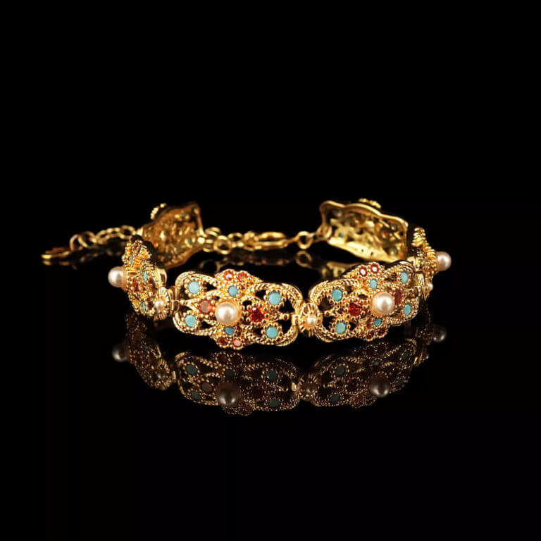 Courtly Style Classic Hollow Vintage Bracelet