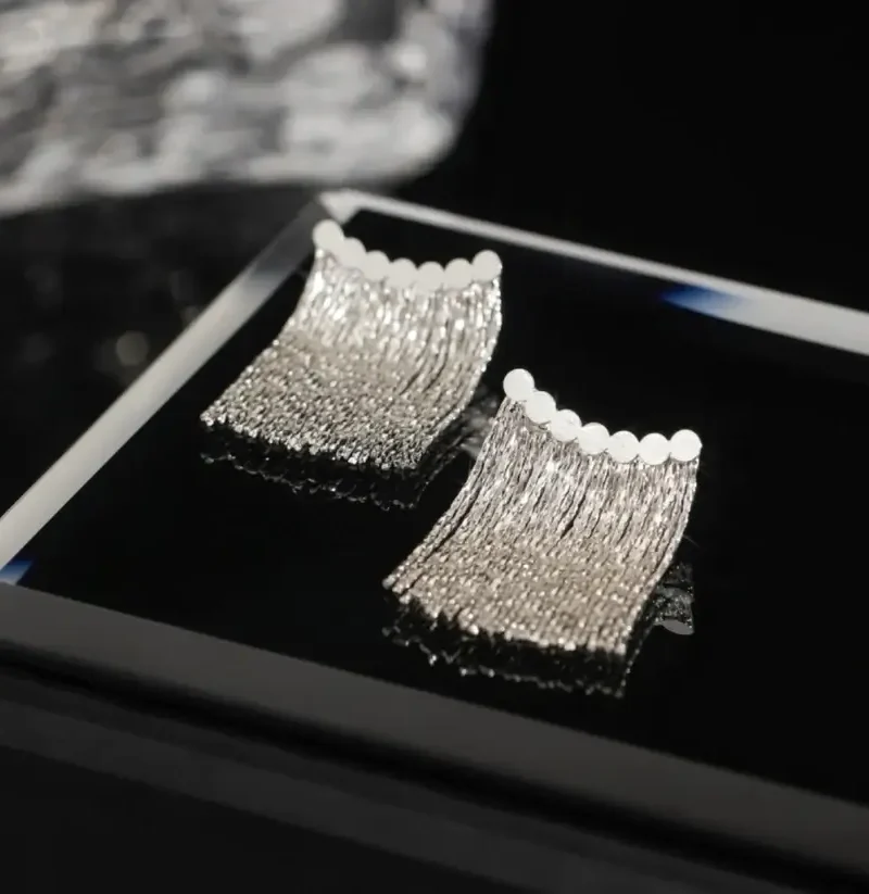 Gold-plated Cascade Tassel Vintage Earrings silvery