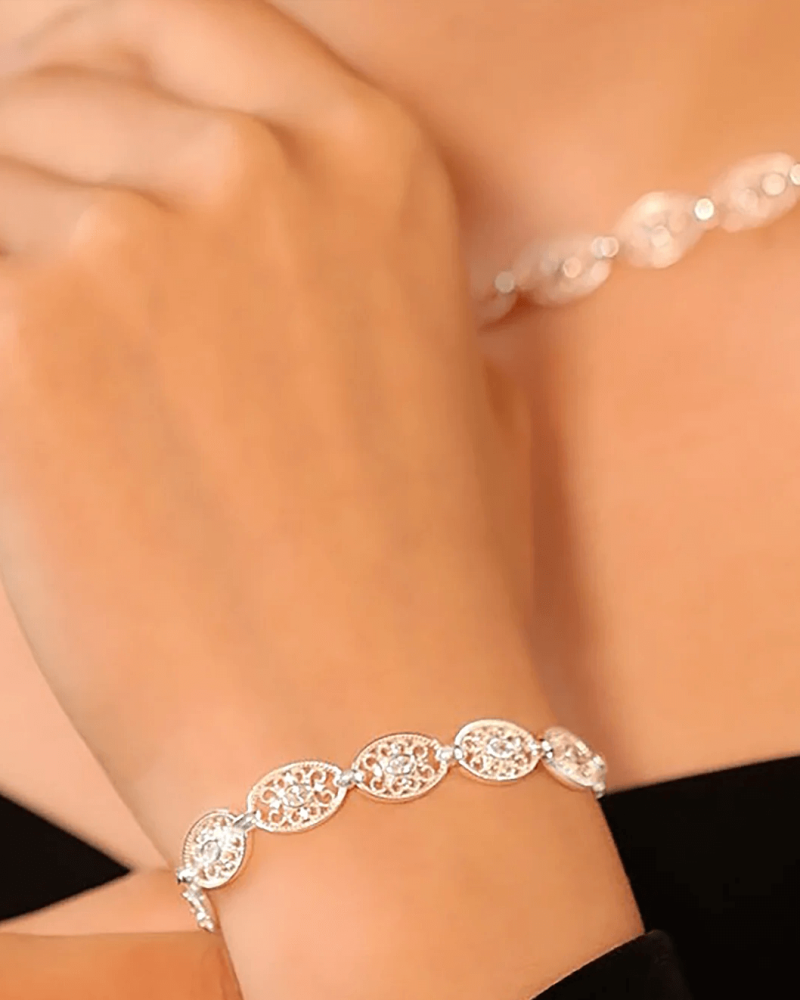 Graceful Lace Vintage Silver Necklace 1 e1747105827452