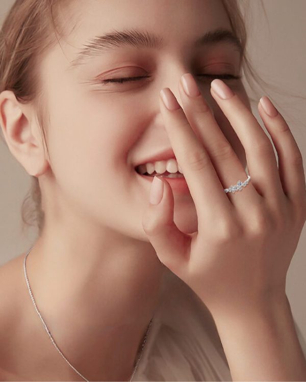 Alternative view of Niche Design S925 Moissanite Ring