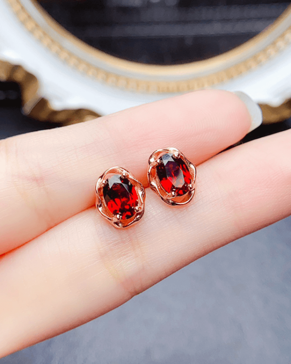 Oval Garnet Stud Flowing Year Design Birthstone Earrings 10