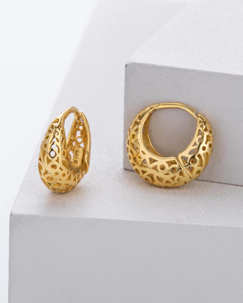 Openwork Small Chunky Huggie Earring for Daily 1